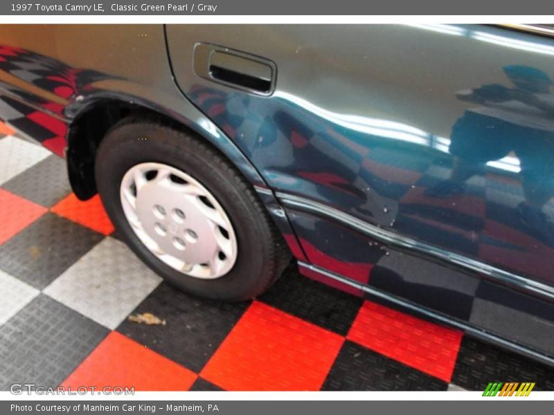 Classic Green Pearl / Gray 1997 Toyota Camry LE