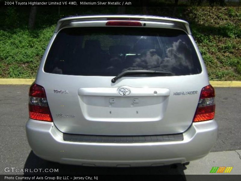 Millenium Silver Metallic / Ash 2004 Toyota Highlander Limited V6 4WD