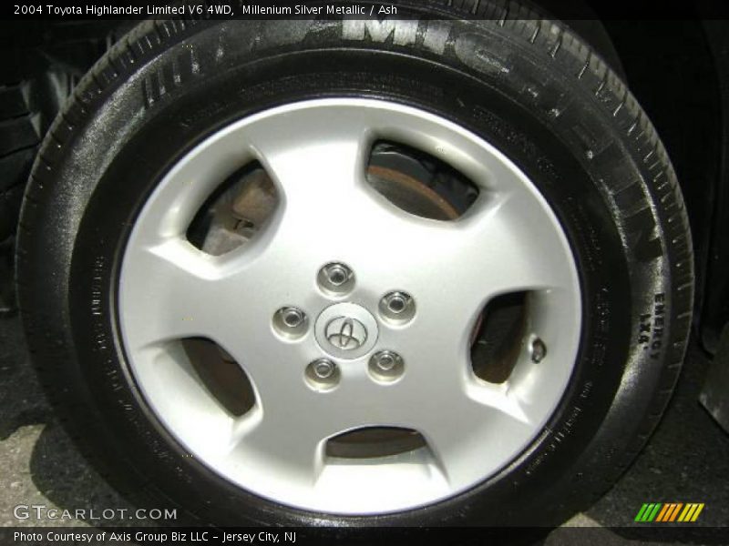 Millenium Silver Metallic / Ash 2004 Toyota Highlander Limited V6 4WD