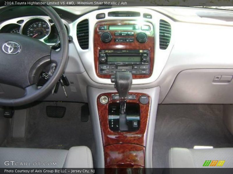 Millenium Silver Metallic / Ash 2004 Toyota Highlander Limited V6 4WD