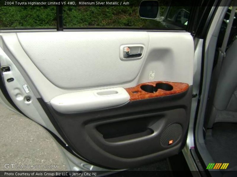 Millenium Silver Metallic / Ash 2004 Toyota Highlander Limited V6 4WD