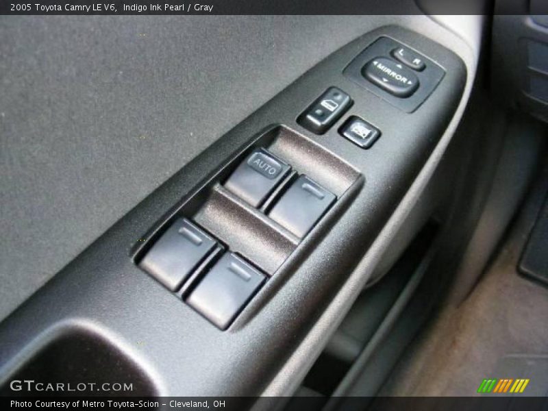 Indigo Ink Pearl / Gray 2005 Toyota Camry LE V6