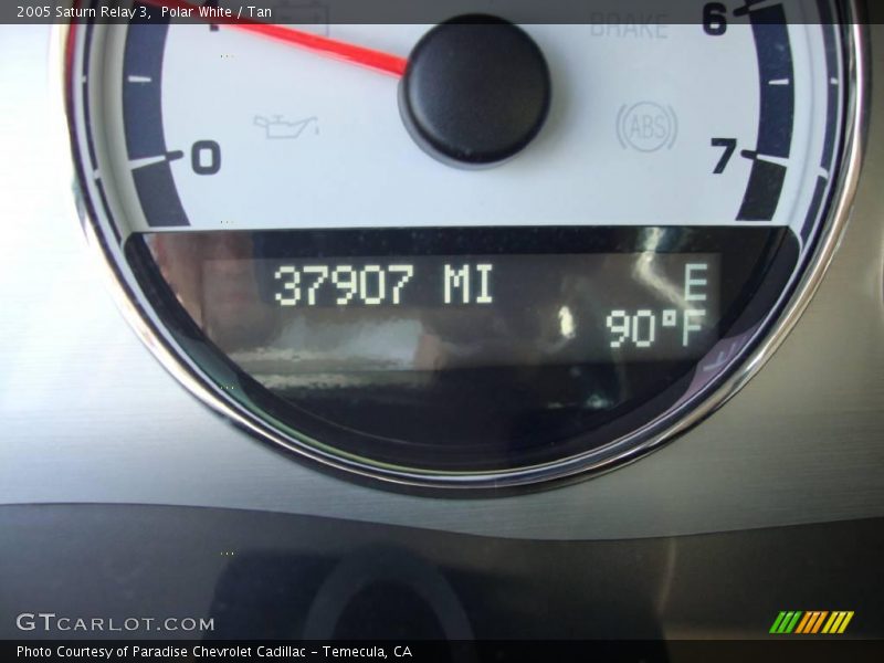 Polar White / Tan 2005 Saturn Relay 3
