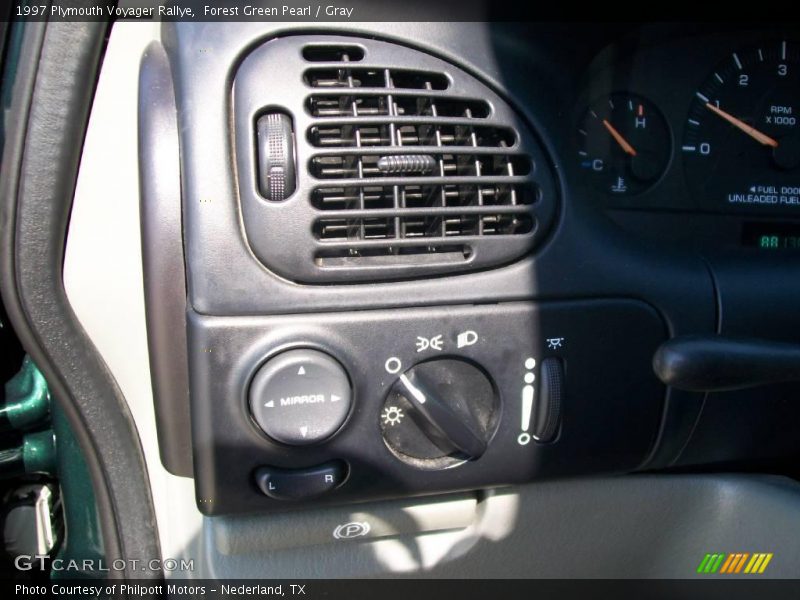 Forest Green Pearl / Gray 1997 Plymouth Voyager Rallye