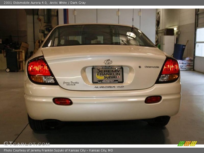 Arctic White / Dark Gray 2001 Oldsmobile Aurora 4.0
