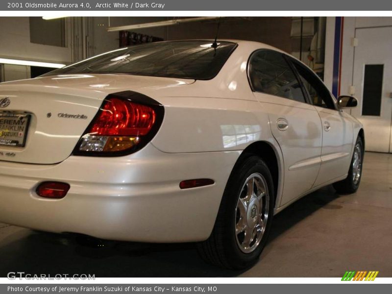 Arctic White / Dark Gray 2001 Oldsmobile Aurora 4.0