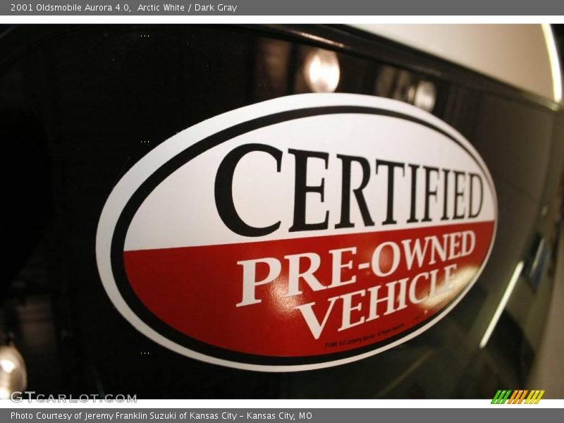 Arctic White / Dark Gray 2001 Oldsmobile Aurora 4.0