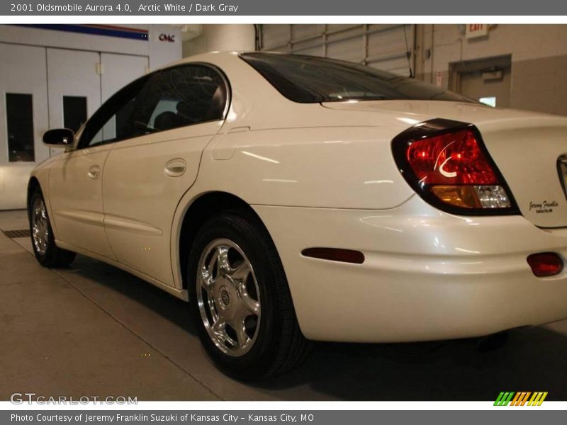 Arctic White / Dark Gray 2001 Oldsmobile Aurora 4.0