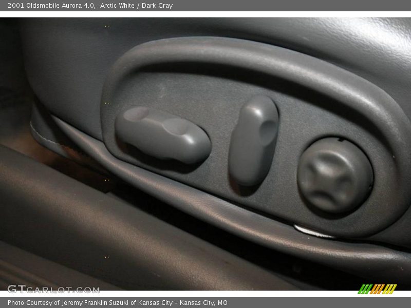 Arctic White / Dark Gray 2001 Oldsmobile Aurora 4.0