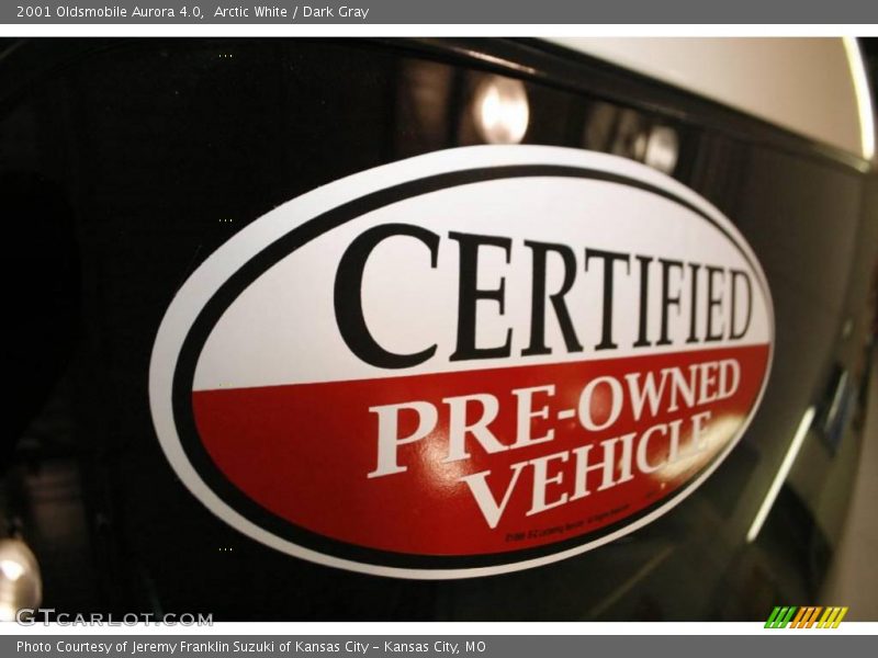 Arctic White / Dark Gray 2001 Oldsmobile Aurora 4.0