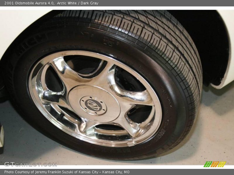 Arctic White / Dark Gray 2001 Oldsmobile Aurora 4.0