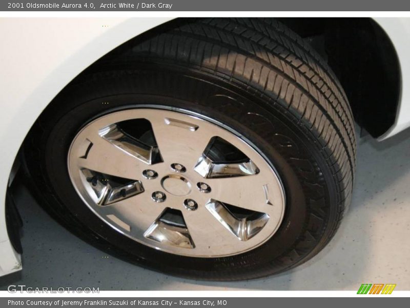 Arctic White / Dark Gray 2001 Oldsmobile Aurora 4.0
