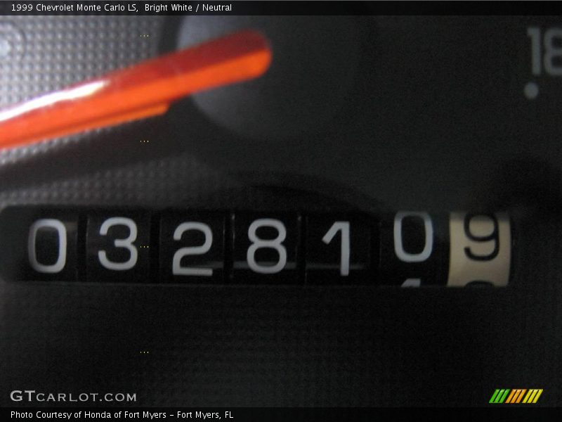 Bright White / Neutral 1999 Chevrolet Monte Carlo LS