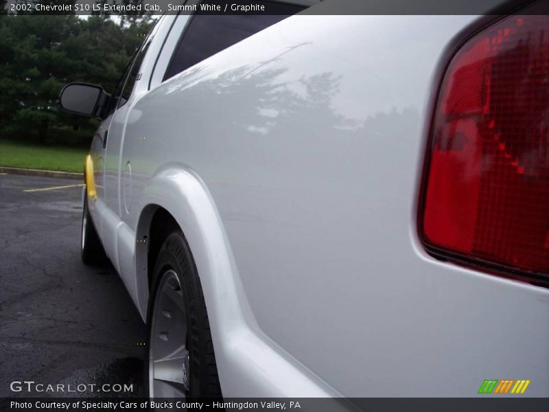 Summit White / Graphite 2002 Chevrolet S10 LS Extended Cab