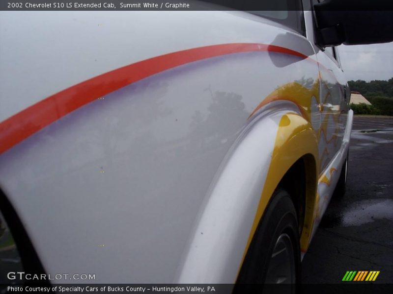 Summit White / Graphite 2002 Chevrolet S10 LS Extended Cab