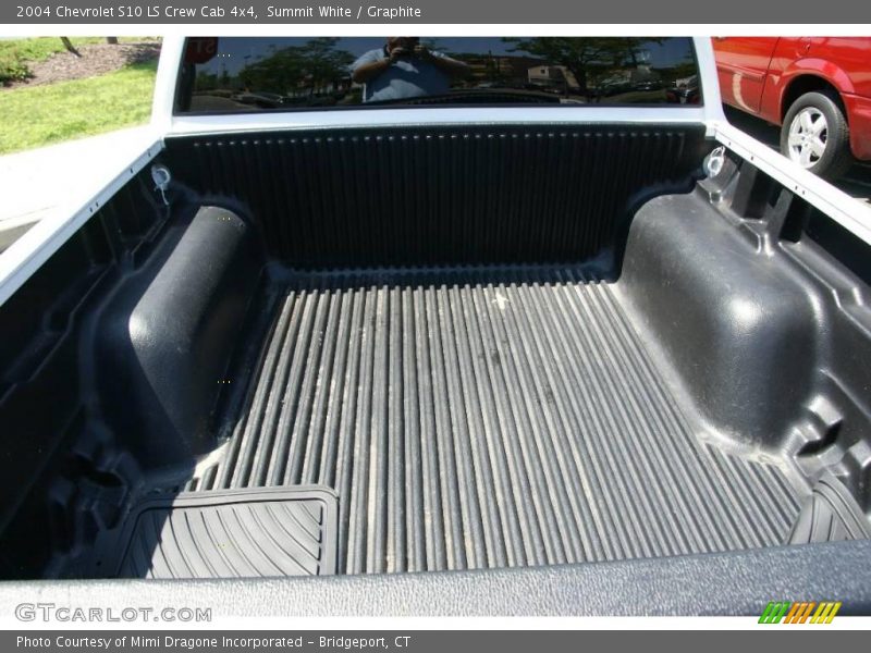 Summit White / Graphite 2004 Chevrolet S10 LS Crew Cab 4x4