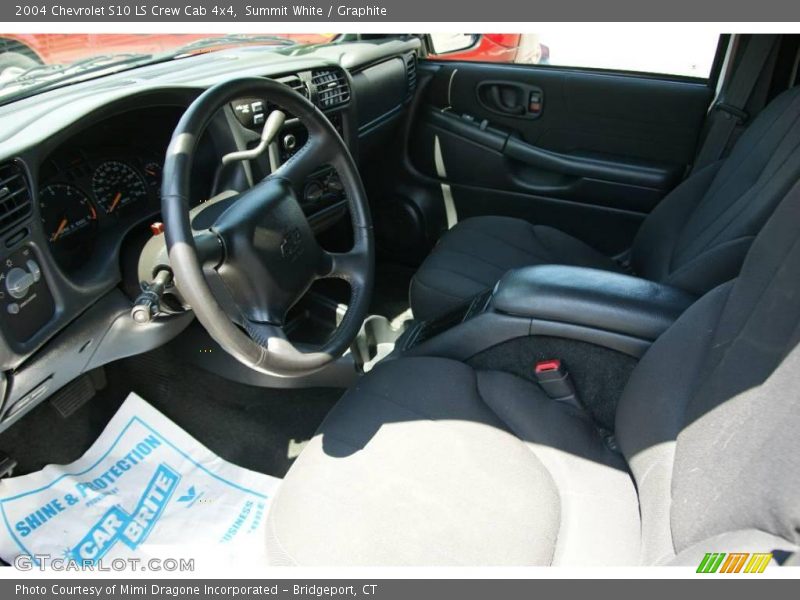 Summit White / Graphite 2004 Chevrolet S10 LS Crew Cab 4x4