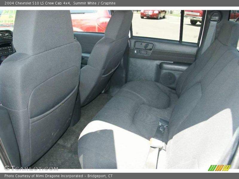 Summit White / Graphite 2004 Chevrolet S10 LS Crew Cab 4x4