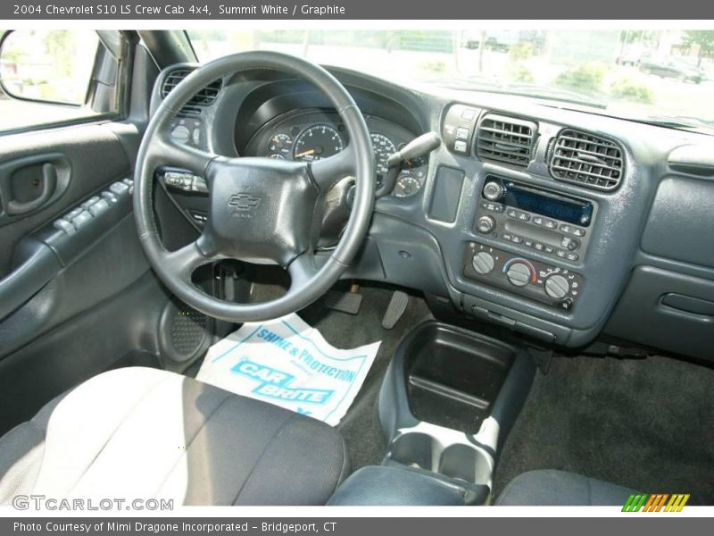 Summit White / Graphite 2004 Chevrolet S10 LS Crew Cab 4x4