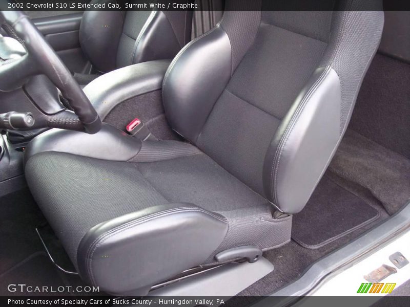 Summit White / Graphite 2002 Chevrolet S10 LS Extended Cab