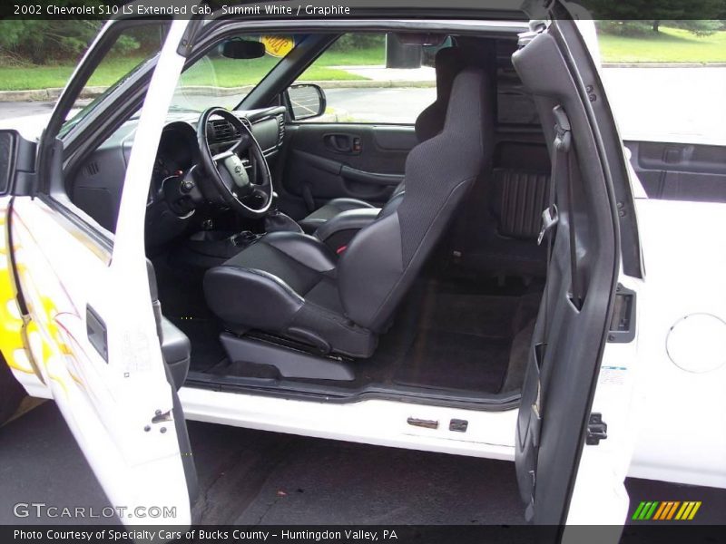 Summit White / Graphite 2002 Chevrolet S10 LS Extended Cab