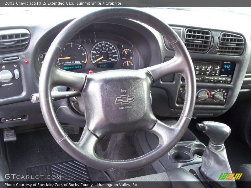 Summit White / Graphite 2002 Chevrolet S10 LS Extended Cab