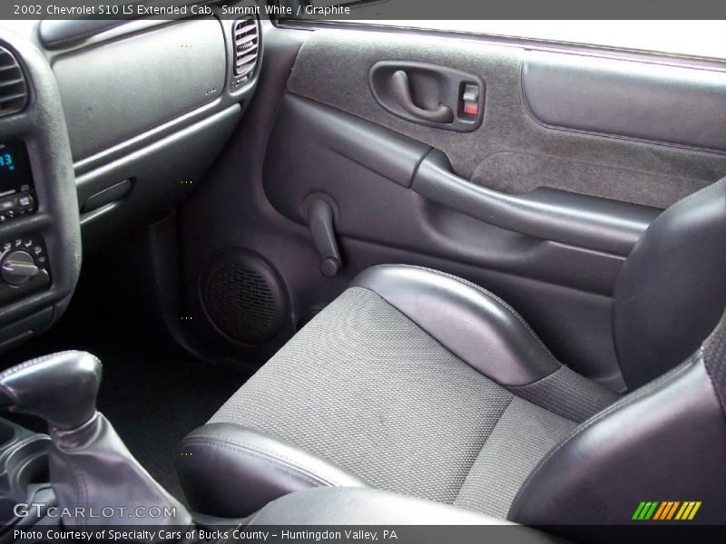 Summit White / Graphite 2002 Chevrolet S10 LS Extended Cab