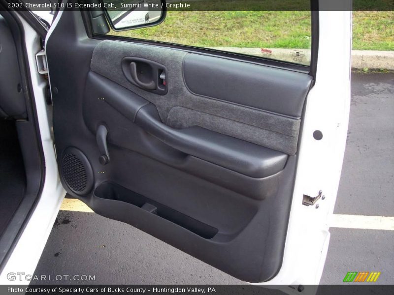Summit White / Graphite 2002 Chevrolet S10 LS Extended Cab