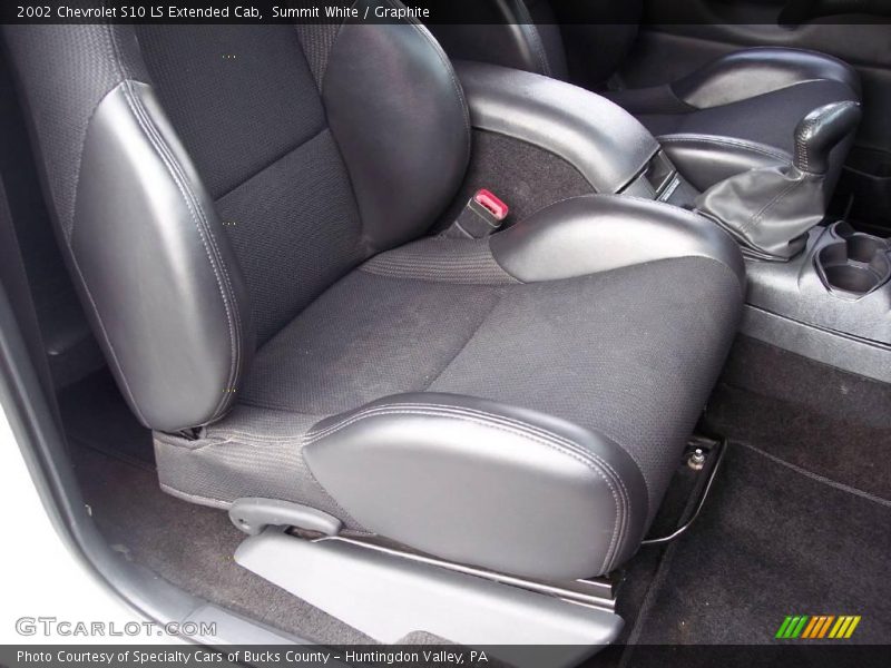 Summit White / Graphite 2002 Chevrolet S10 LS Extended Cab