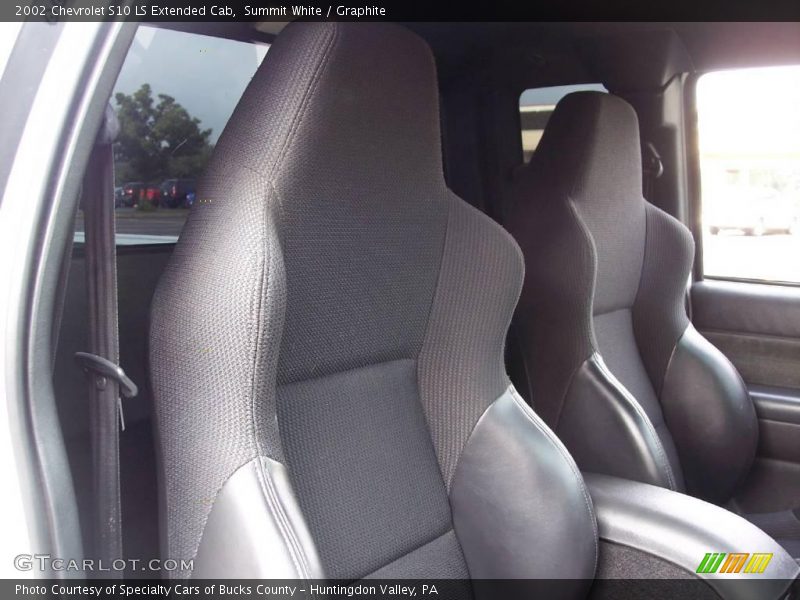 Summit White / Graphite 2002 Chevrolet S10 LS Extended Cab
