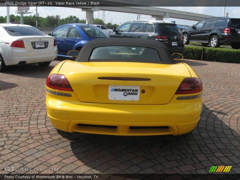 Viper Race Yellow / Black 2005 Dodge Viper SRT-10
