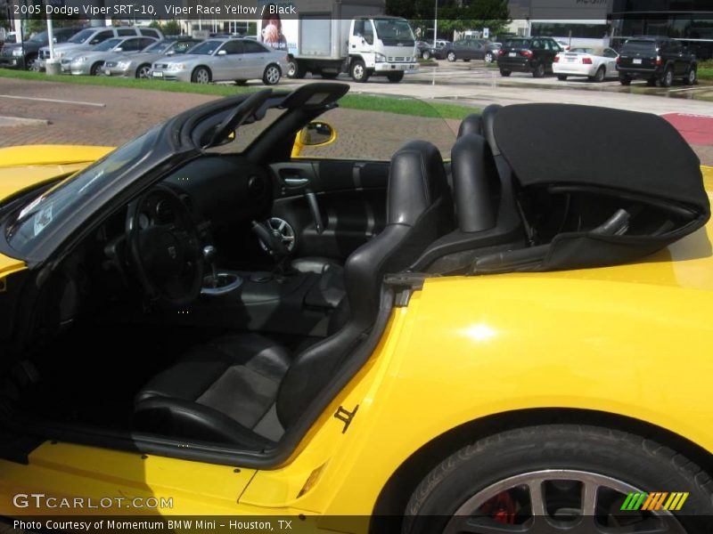 Viper Race Yellow / Black 2005 Dodge Viper SRT-10