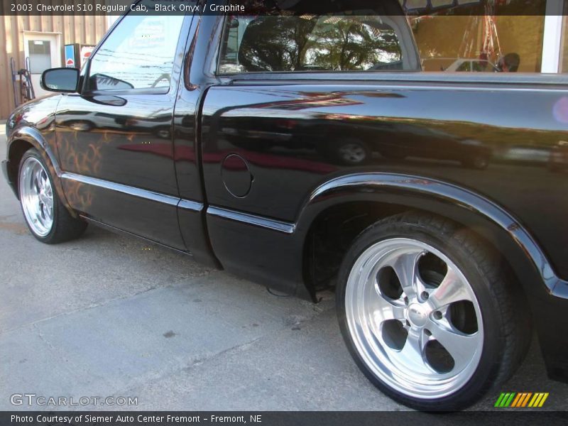 Black Onyx / Graphite 2003 Chevrolet S10 Regular Cab
