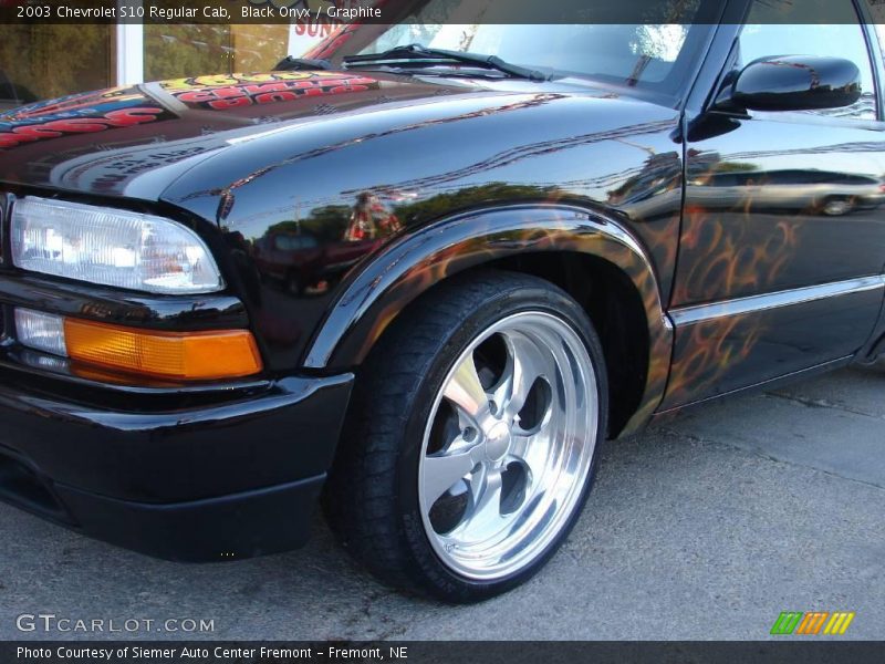 Black Onyx / Graphite 2003 Chevrolet S10 Regular Cab