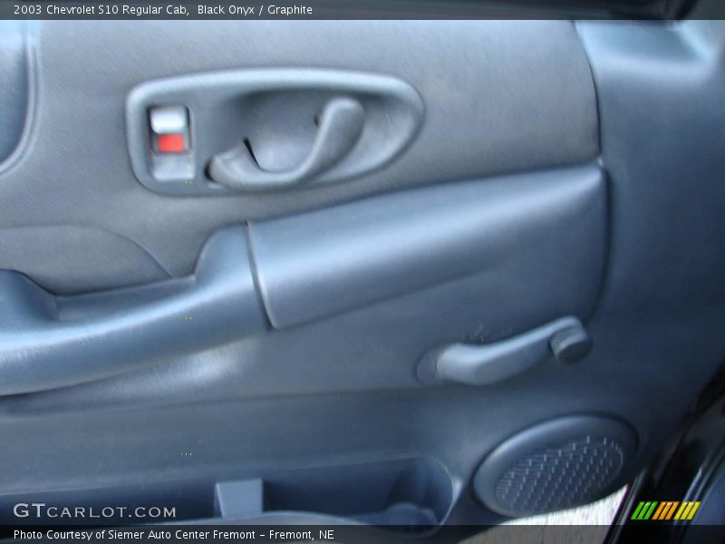 Black Onyx / Graphite 2003 Chevrolet S10 Regular Cab