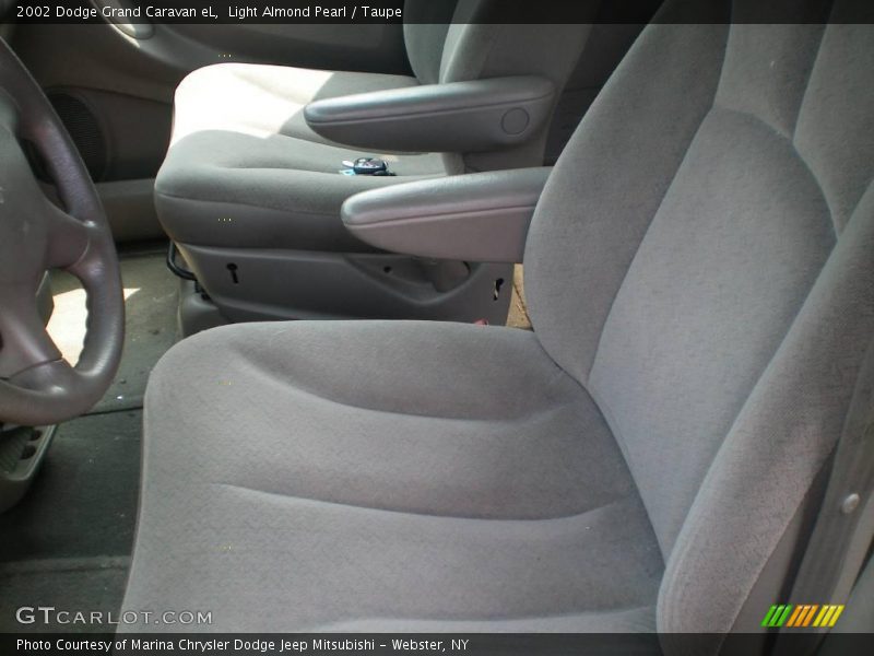 Light Almond Pearl / Taupe 2002 Dodge Grand Caravan eL