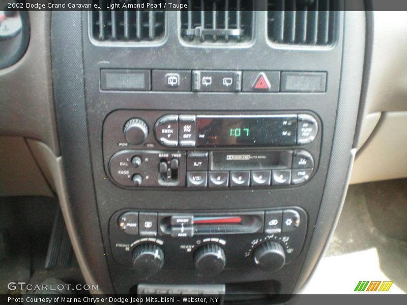 Light Almond Pearl / Taupe 2002 Dodge Grand Caravan eL