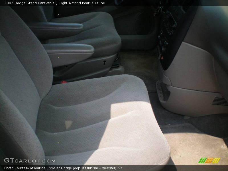Light Almond Pearl / Taupe 2002 Dodge Grand Caravan eL