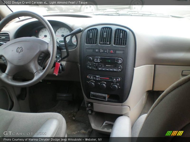Light Almond Pearl / Taupe 2002 Dodge Grand Caravan eL