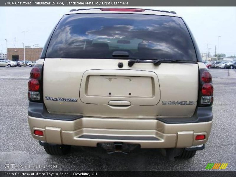 Sandstone Metallic / Light Cashmere 2004 Chevrolet TrailBlazer LS 4x4