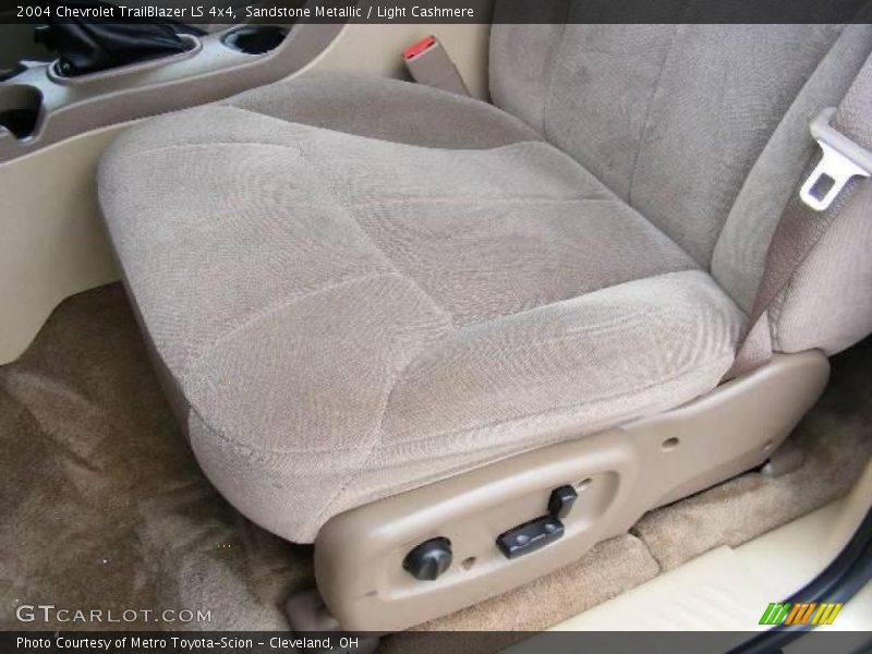 Sandstone Metallic / Light Cashmere 2004 Chevrolet TrailBlazer LS 4x4