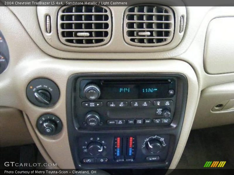 Sandstone Metallic / Light Cashmere 2004 Chevrolet TrailBlazer LS 4x4