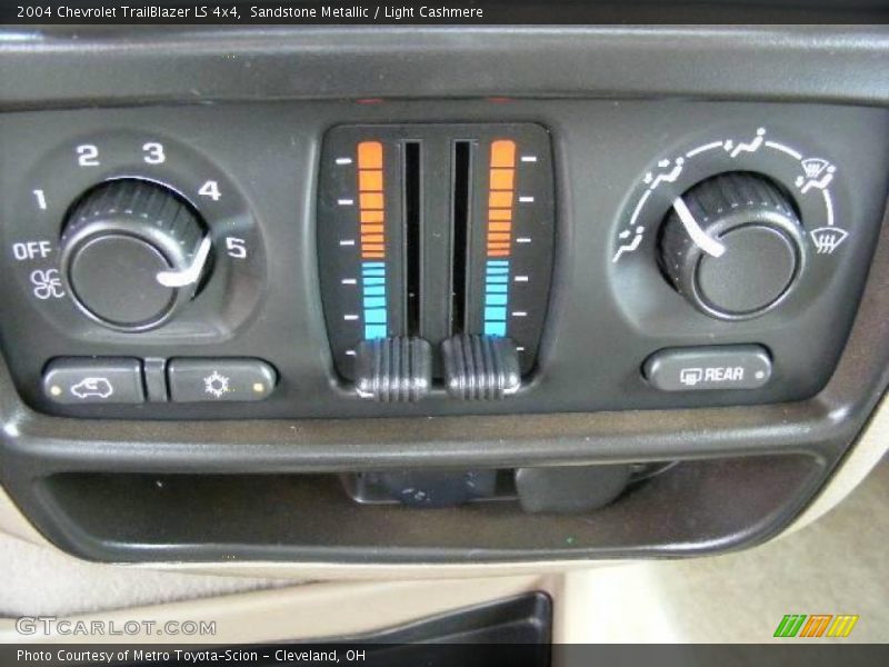 Sandstone Metallic / Light Cashmere 2004 Chevrolet TrailBlazer LS 4x4