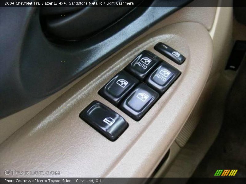 Sandstone Metallic / Light Cashmere 2004 Chevrolet TrailBlazer LS 4x4