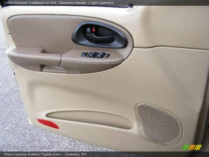 Sandstone Metallic / Light Cashmere 2004 Chevrolet TrailBlazer LS 4x4