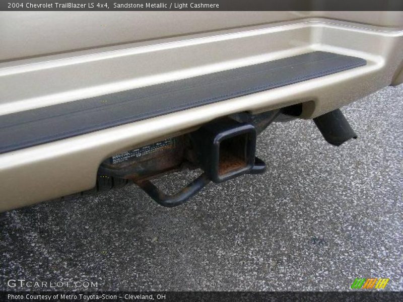 Sandstone Metallic / Light Cashmere 2004 Chevrolet TrailBlazer LS 4x4