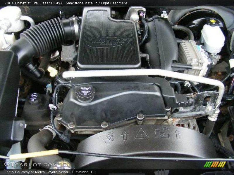 Sandstone Metallic / Light Cashmere 2004 Chevrolet TrailBlazer LS 4x4