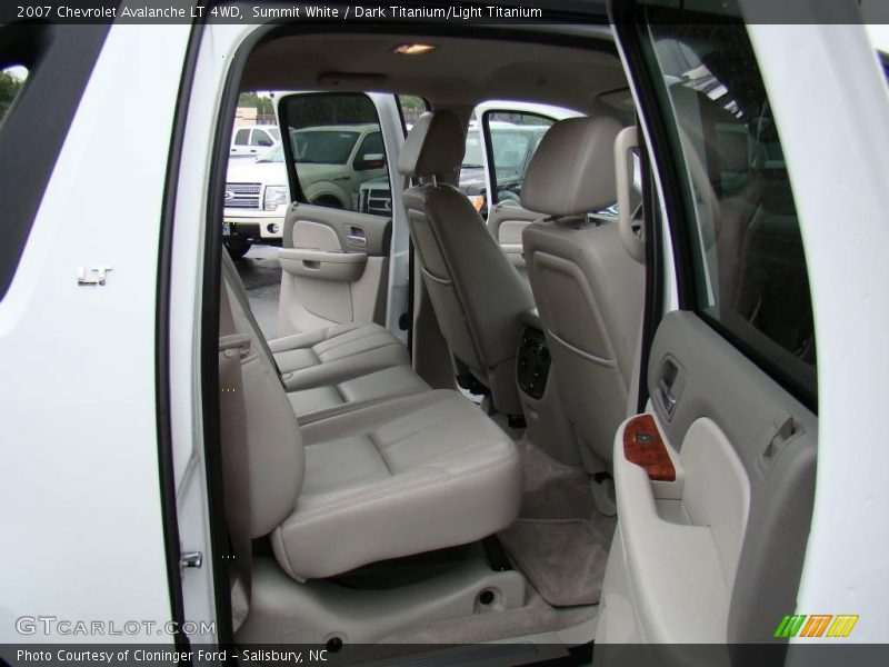 Summit White / Dark Titanium/Light Titanium 2007 Chevrolet Avalanche LT 4WD