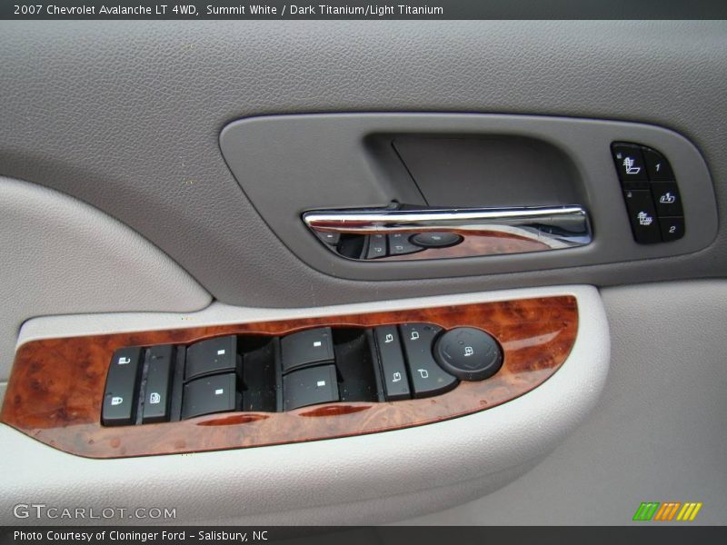Summit White / Dark Titanium/Light Titanium 2007 Chevrolet Avalanche LT 4WD