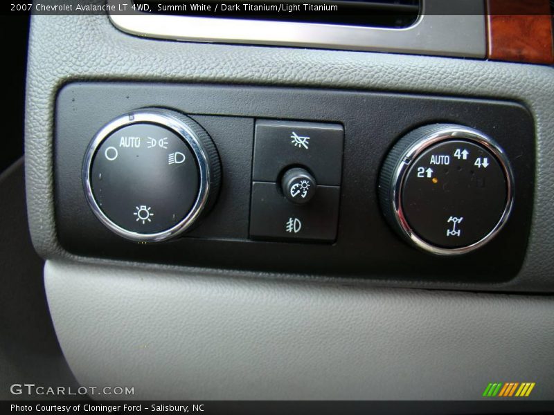 Summit White / Dark Titanium/Light Titanium 2007 Chevrolet Avalanche LT 4WD